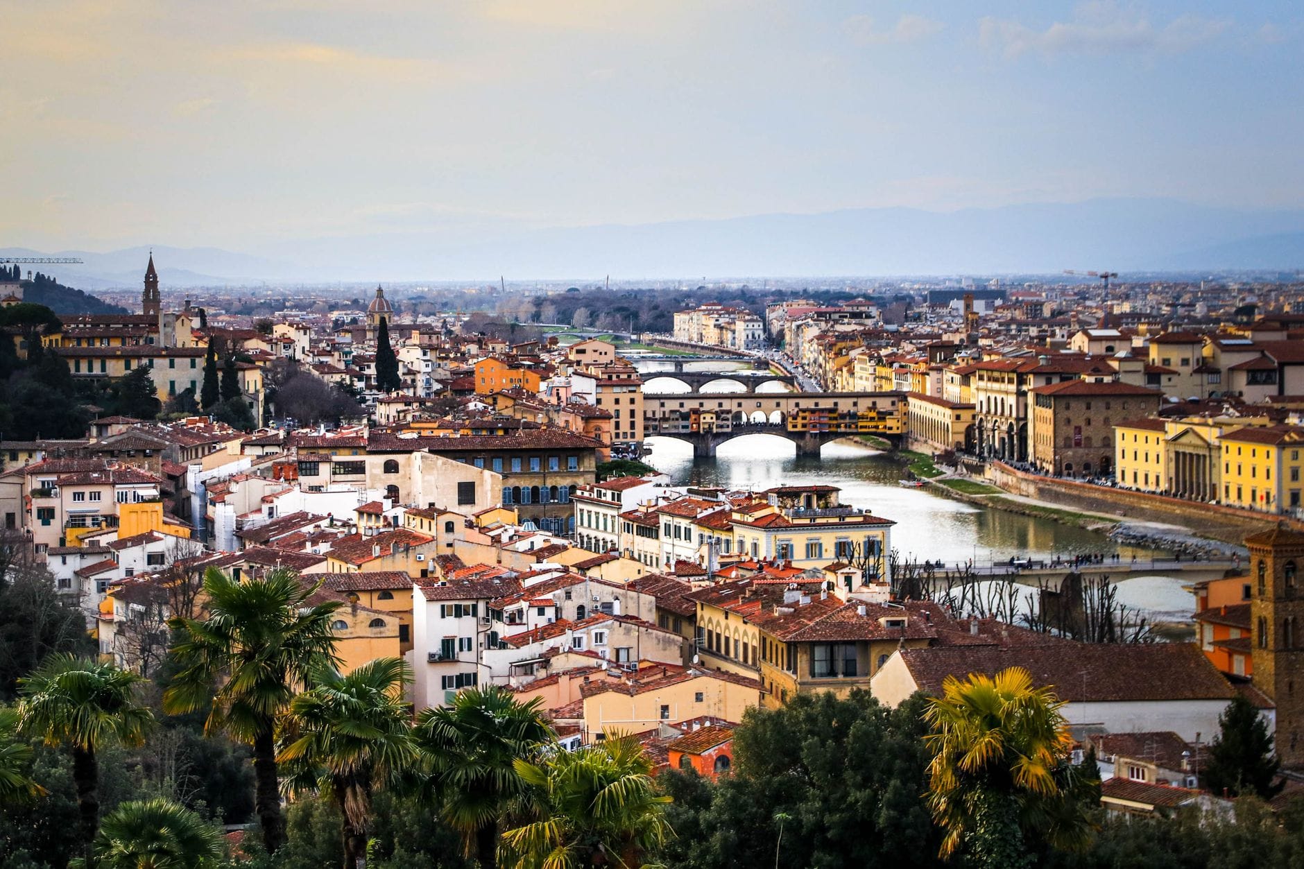 Panorama Florencji z lotu ptaka z katedrą i zabudową miasta