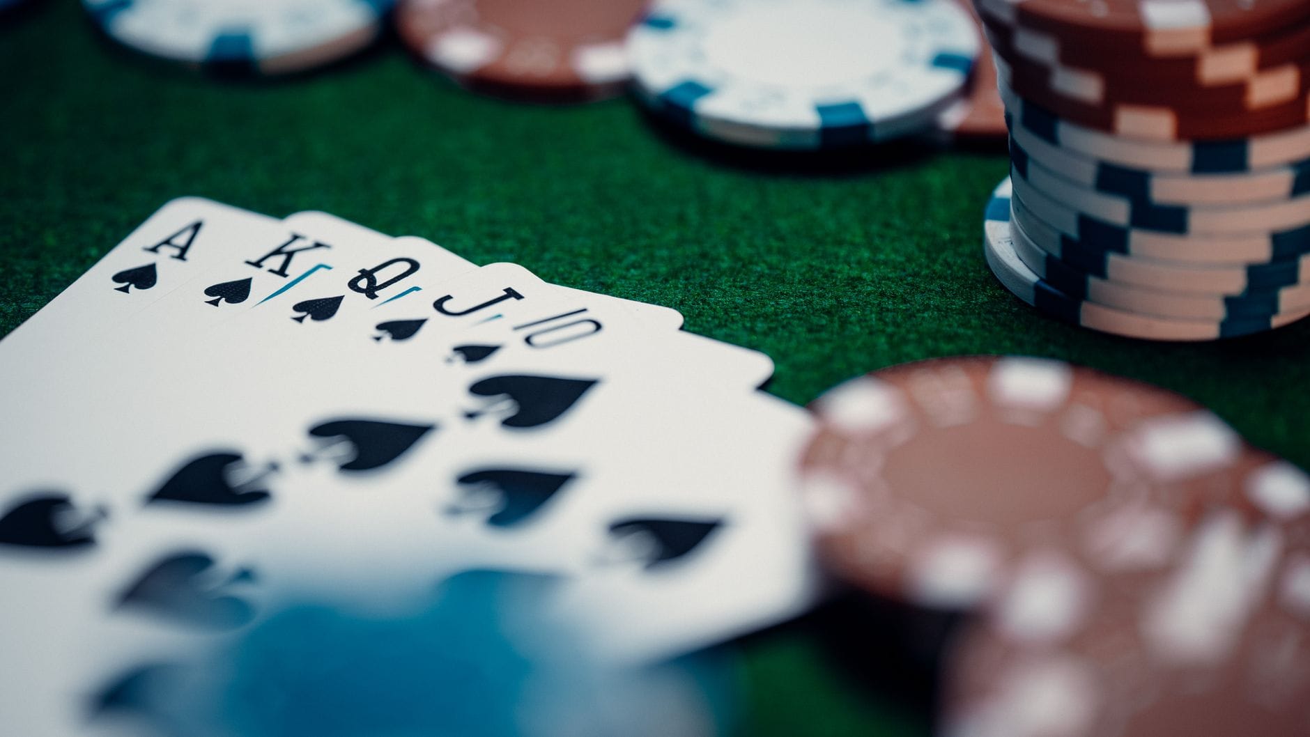 Papeteria w stylu Casino Chic: 10 pomysłów na detale, które robią efekt wow przy wejściu na salę Papeteria w stylu Casino Chic: 10 pomysłów na detale, które robią efekt wow przy wejściu na salę